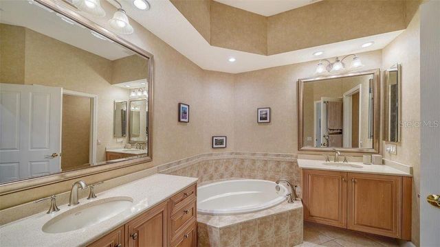 5208 PARISIENNE PLACE 202B33, Sarasota, FL 34238