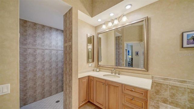 5208 PARISIENNE PLACE 202B33, Sarasota, FL 34238