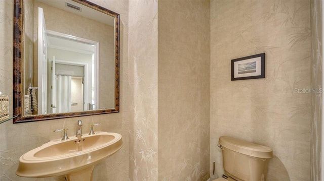 5208 PARISIENNE PLACE 202B33, Sarasota, FL 34238