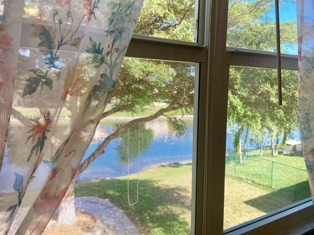 4046 Eastridge Dr, Deerfield Beach, FL 33064