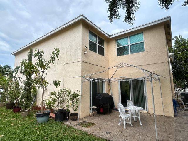 4046 Eastridge Dr, Deerfield Beach, FL 33064