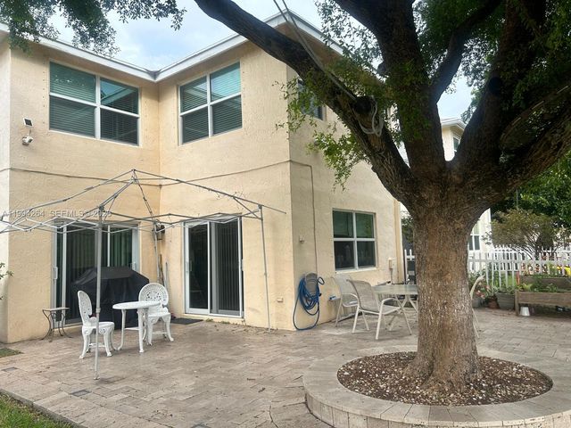 4046 Eastridge Dr, Deerfield Beach, FL 33064