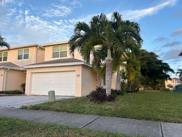 4046 Eastridge Dr, Deerfield Beach, FL 33064