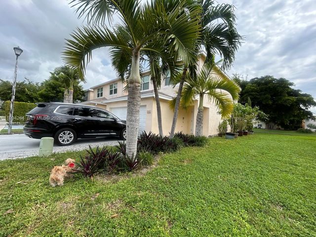 4046 Eastridge Dr, Deerfield Beach, FL 33064