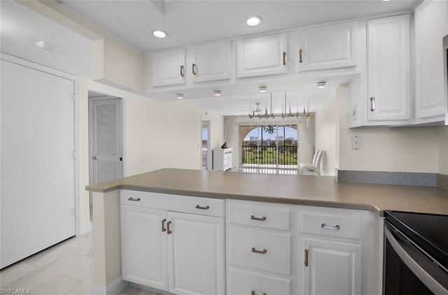 37 High Point CIR E 602, Naples, FL 34103