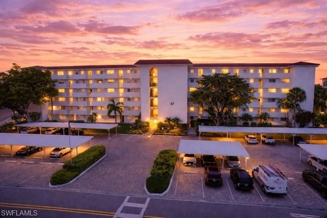 37 High Point CIR E 602, Naples, FL 34103