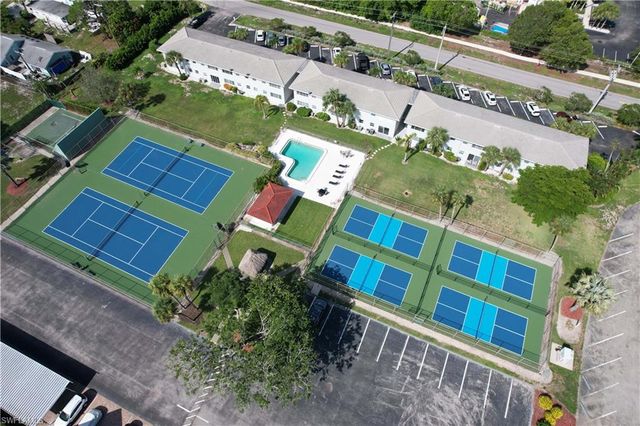 37 High Point CIR E 602, Naples, FL 34103