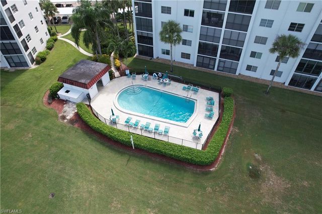 37 High Point CIR E 602, Naples, FL 34103
