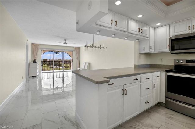 37 High Point CIR E 602, Naples, FL 34103