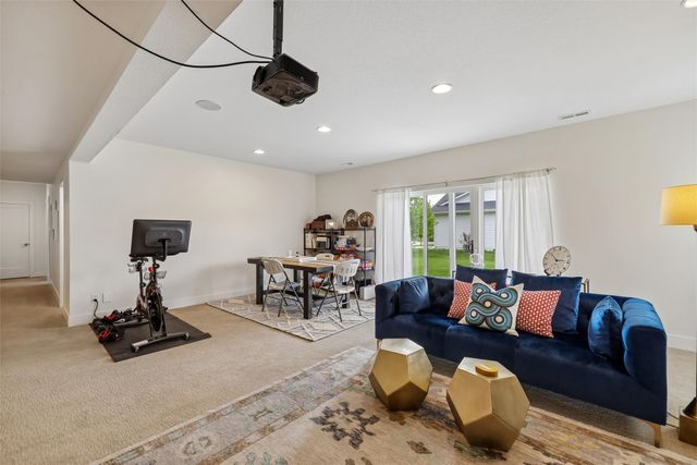 824 83rd Street, West Des Moines, IA 50266