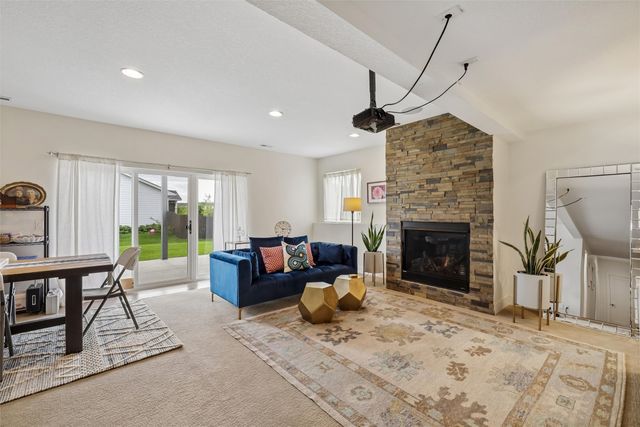 824 83rd Street, West Des Moines, IA 50266