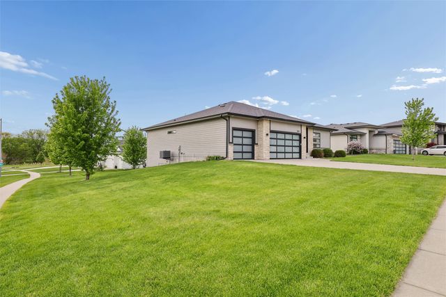 824 83rd Street, West Des Moines, IA 50266