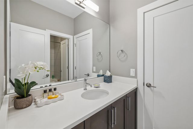 824 83rd Street, West Des Moines, IA 50266