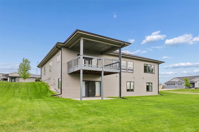 824 83rd Street, West Des Moines, IA 50266