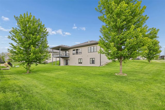 824 83rd Street, West Des Moines, IA 50266