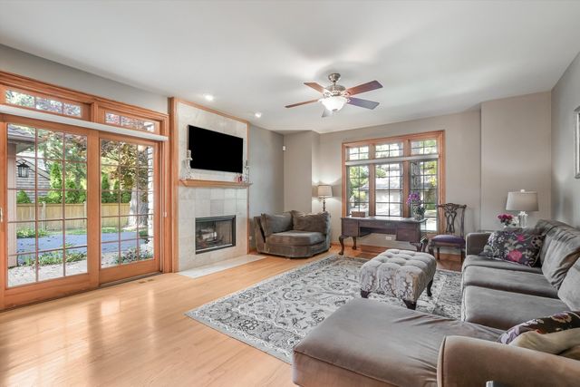 300 S Rose Avenue, Park Ridge, IL 60068