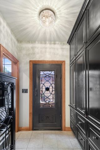 300 S Rose Avenue, Park Ridge, IL 60068