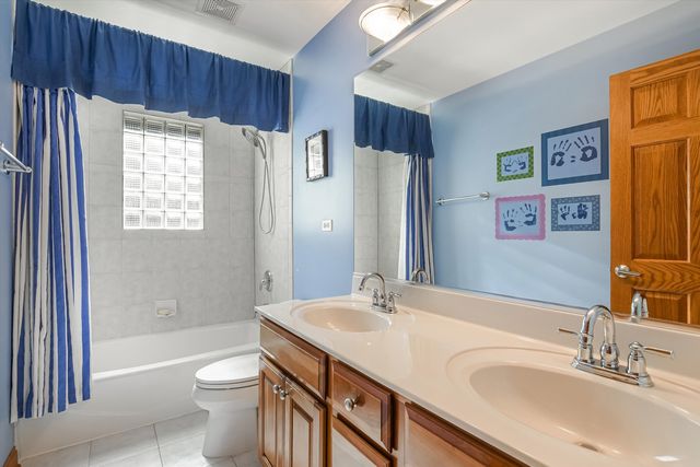 300 S Rose Avenue, Park Ridge, IL 60068