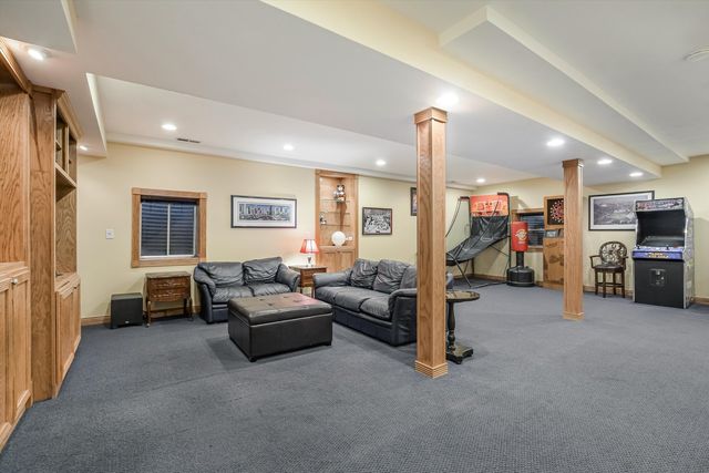 300 S Rose Avenue, Park Ridge, IL 60068