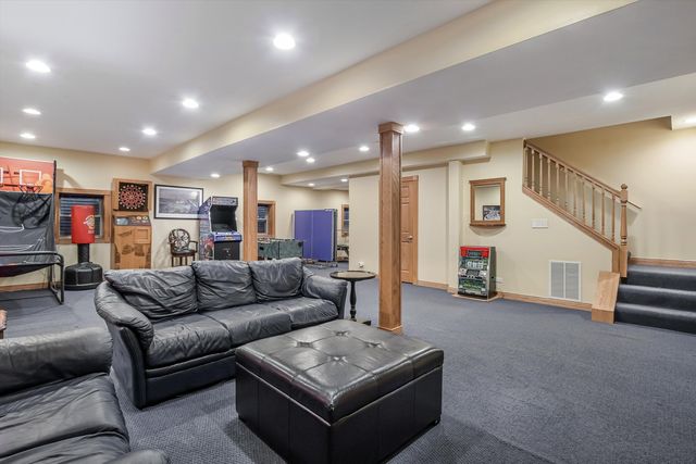 300 S Rose Avenue, Park Ridge, IL 60068