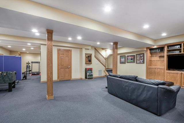 300 S Rose Avenue, Park Ridge, IL 60068