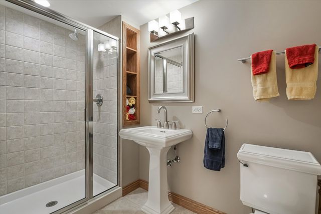 300 S Rose Avenue, Park Ridge, IL 60068