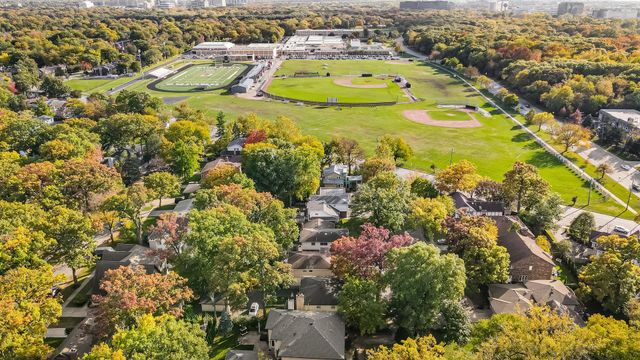 300 S Rose Avenue, Park Ridge, IL 60068