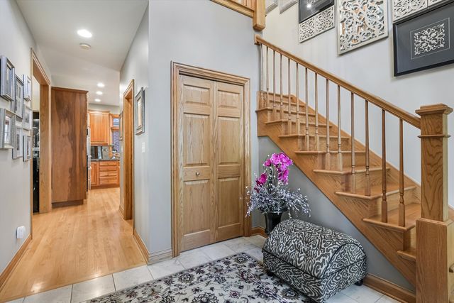 300 S Rose Avenue, Park Ridge, IL 60068