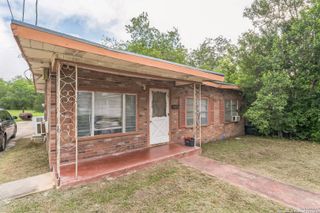 218 E Shelby, Seguin, TX 78155