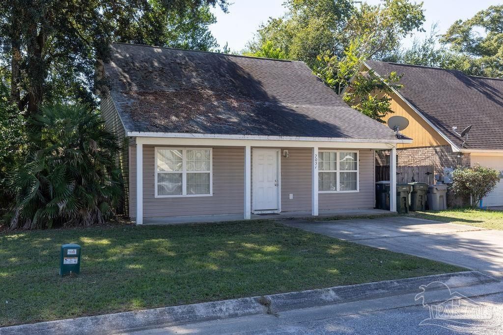 7051 Heather Oaks Dr, Pensacola, FL 32506