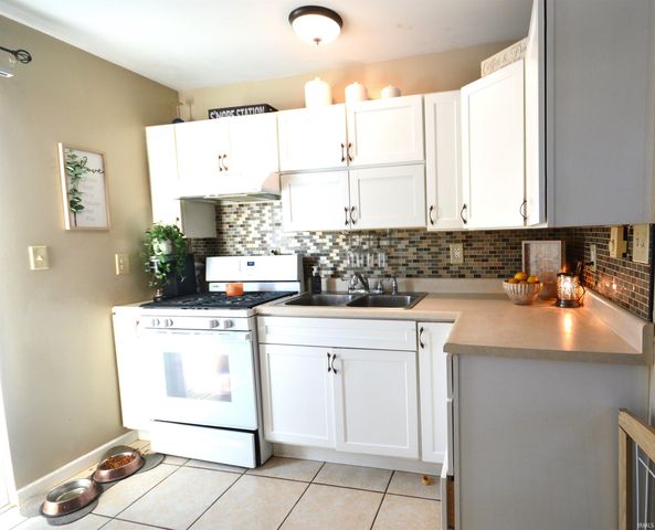 11875 E South Avenue, Walkerton, IN 46574