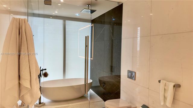 300 Biscayne Boulevard Way 2601E, Miami, FL 33131