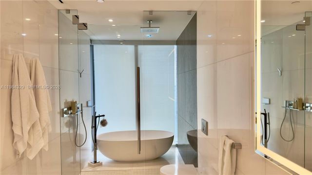 300 Biscayne Boulevard Way 2601E, Miami, FL 33131