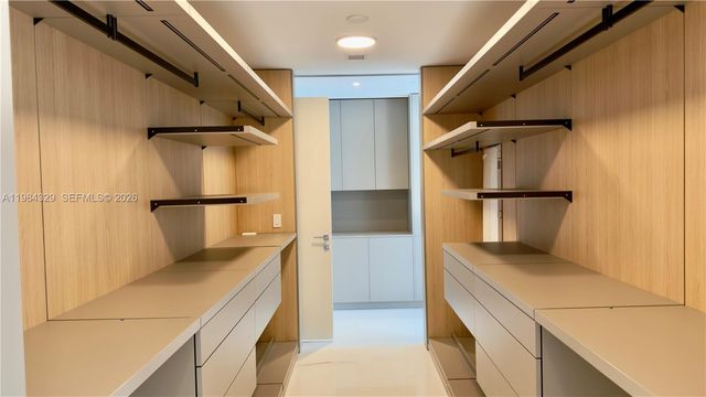 300 Biscayne Boulevard Way 2601E, Miami, FL 33131