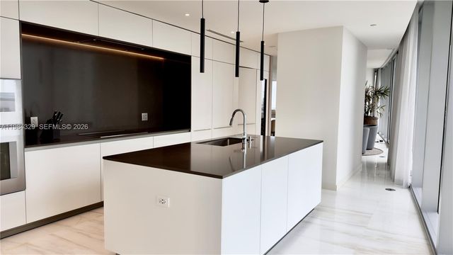 300 Biscayne Boulevard Way 2601E, Miami, FL 33131