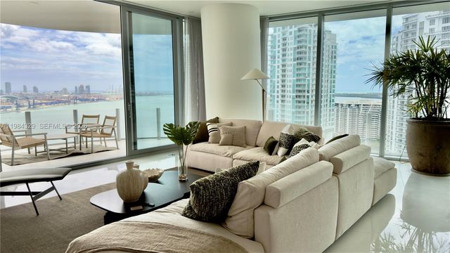 300 Biscayne Boulevard Way 2601E, Miami, FL 33131