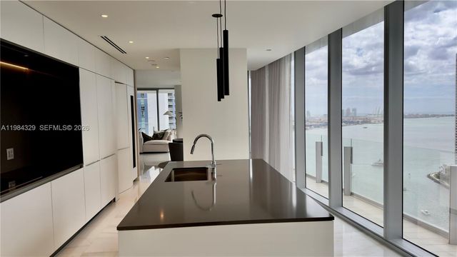 300 Biscayne Boulevard Way 2601E, Miami, FL 33131