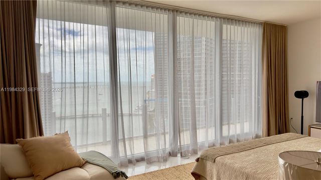 300 Biscayne Boulevard Way 2601E, Miami, FL 33131