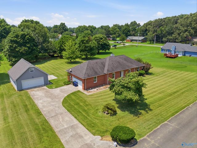 423 Ariel Drive NW, Harvest, AL 35749