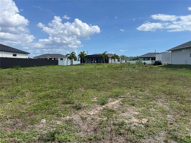 406 JACARANDA PKWY E, Cape Coral, FL 33909