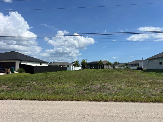 406 JACARANDA PKWY E, Cape Coral, FL 33909