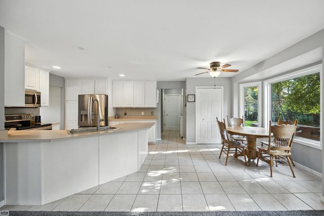 42680 Chippewa Drive, Clinton Twp, MI 48038