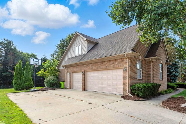 42680 Chippewa Drive, Clinton Twp, MI 48038