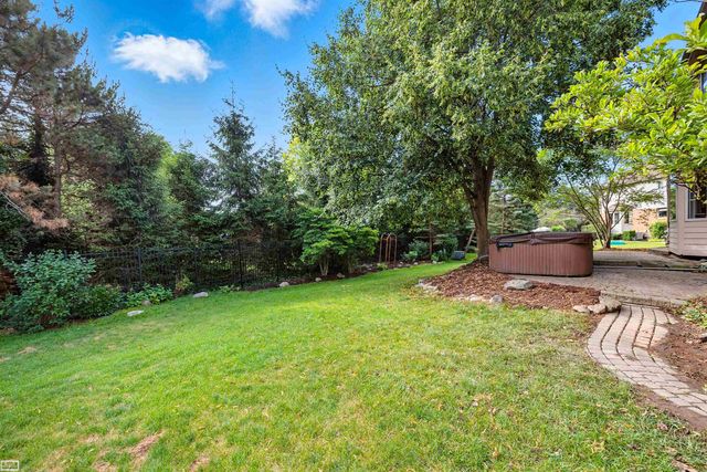 42680 Chippewa Drive, Clinton Twp, MI 48038