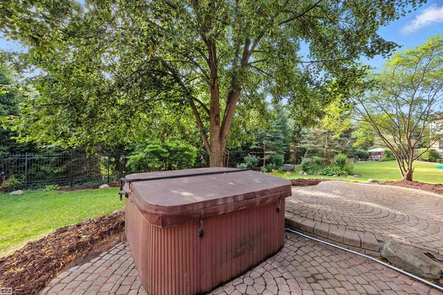 42680 Chippewa Drive, Clinton Twp, MI 48038