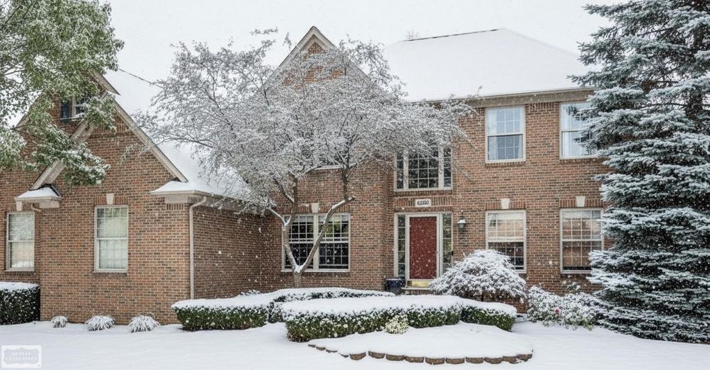 42680 Chippewa Drive, Clinton Twp, MI 48038