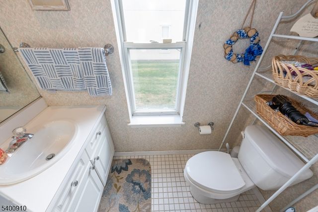 8605 Brittany Dr, Wayne Twp., NJ 07470