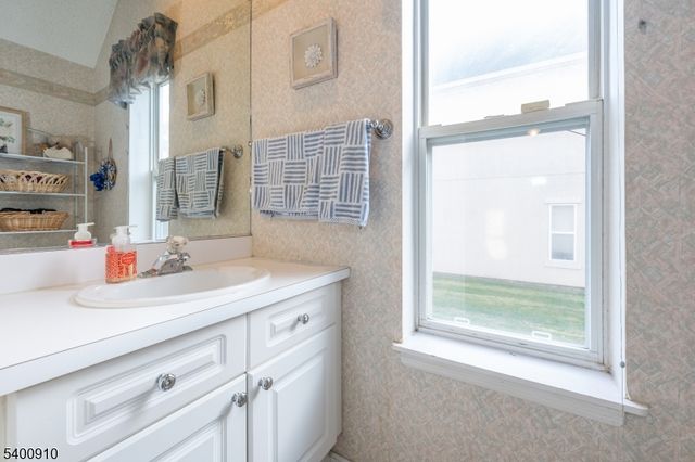 8605 Brittany Dr, Wayne Twp., NJ 07470