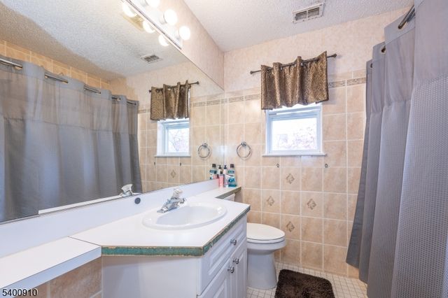 8605 Brittany Dr, Wayne Twp., NJ 07470