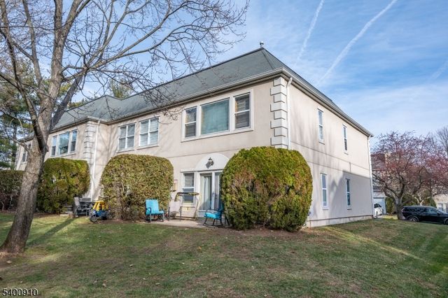 8605 Brittany Dr, Wayne Twp., NJ 07470